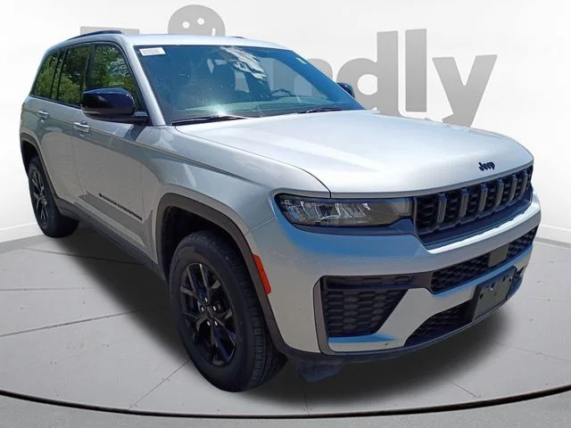 New 2026 Silver Zynith Exterior Paint Jeep Altitude image 3
