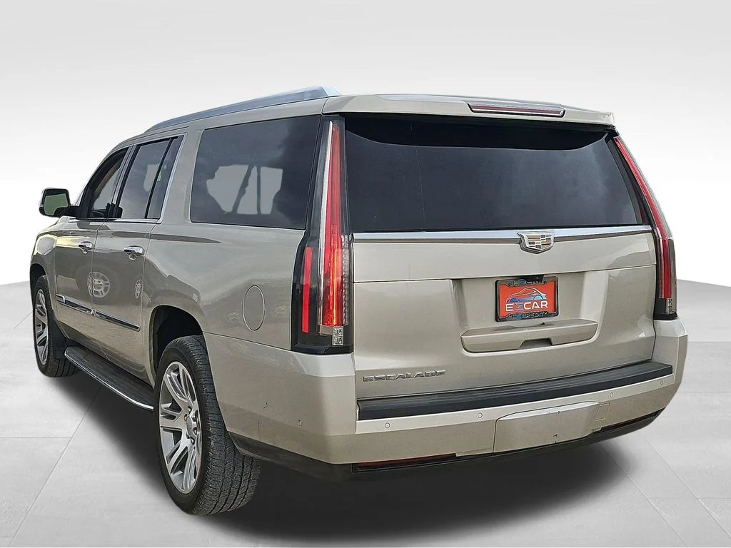 Used 2017 Silver Coast Metallic Cadillac Luxury image 15