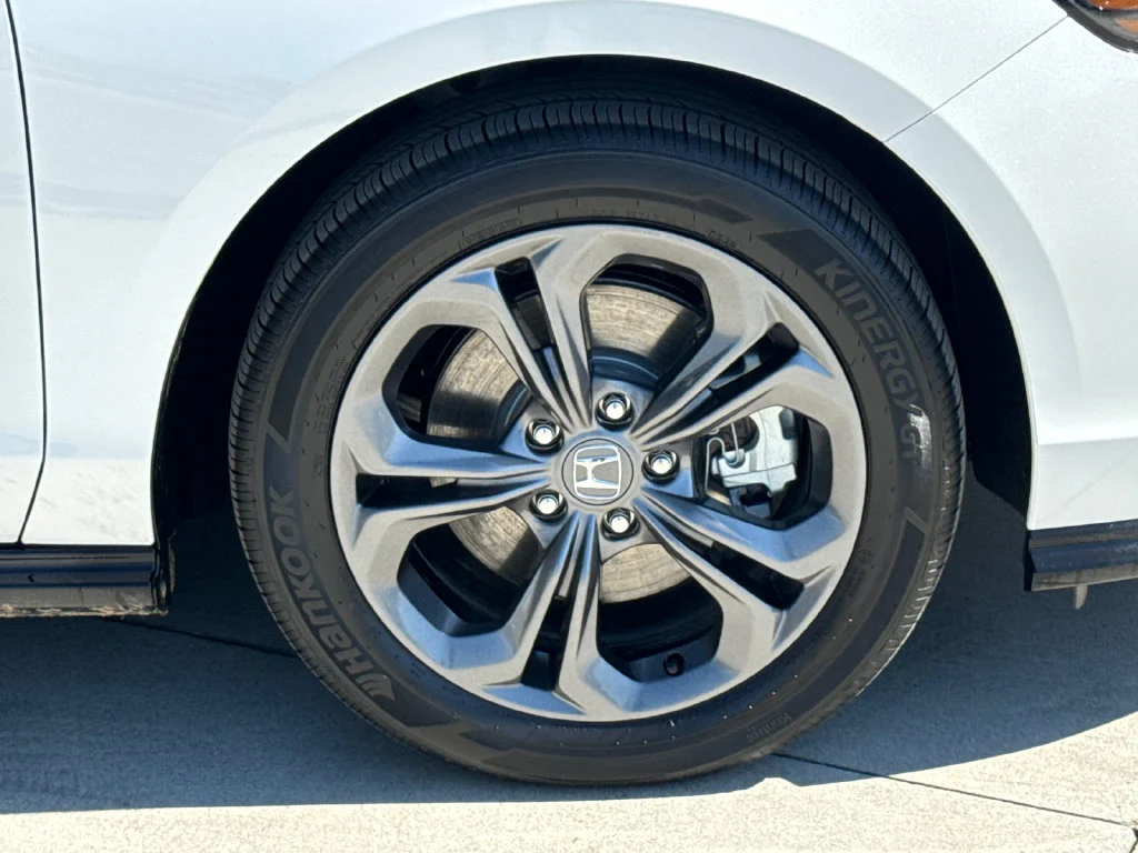 Used 2026 Platinum White Pearl Honda EX-L Hybrid image 11