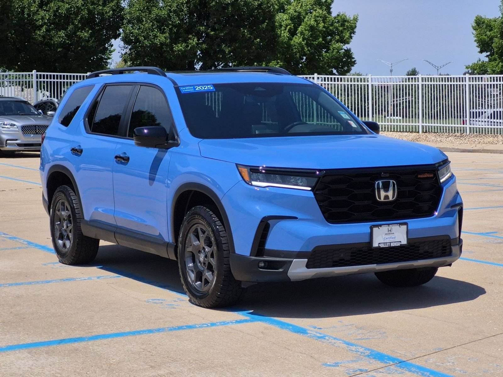 Certified Used 2025 Diffused Sky Pearl Honda TrailSport image 4