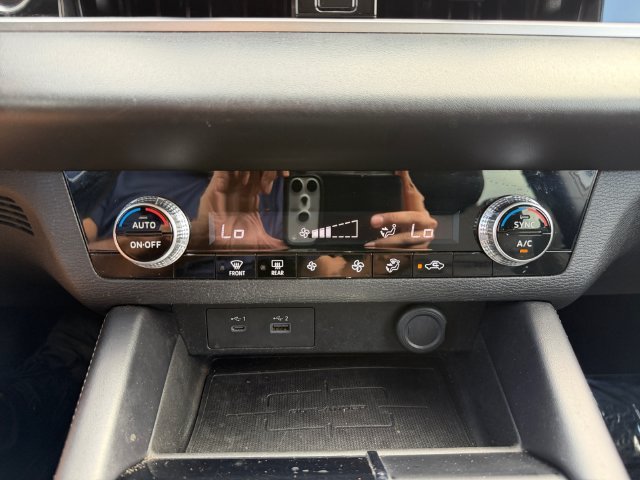 Used 2022  Mitsubishi ES image 29