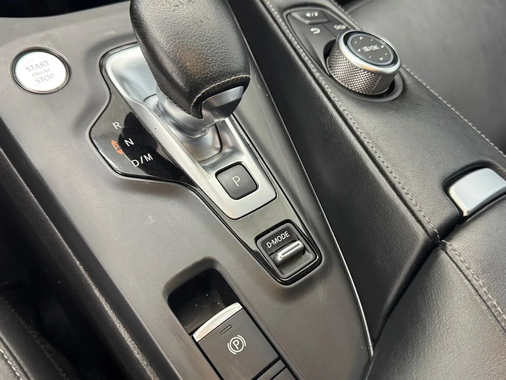 Certified Used 2022 Black INFINITI LUXE image 34