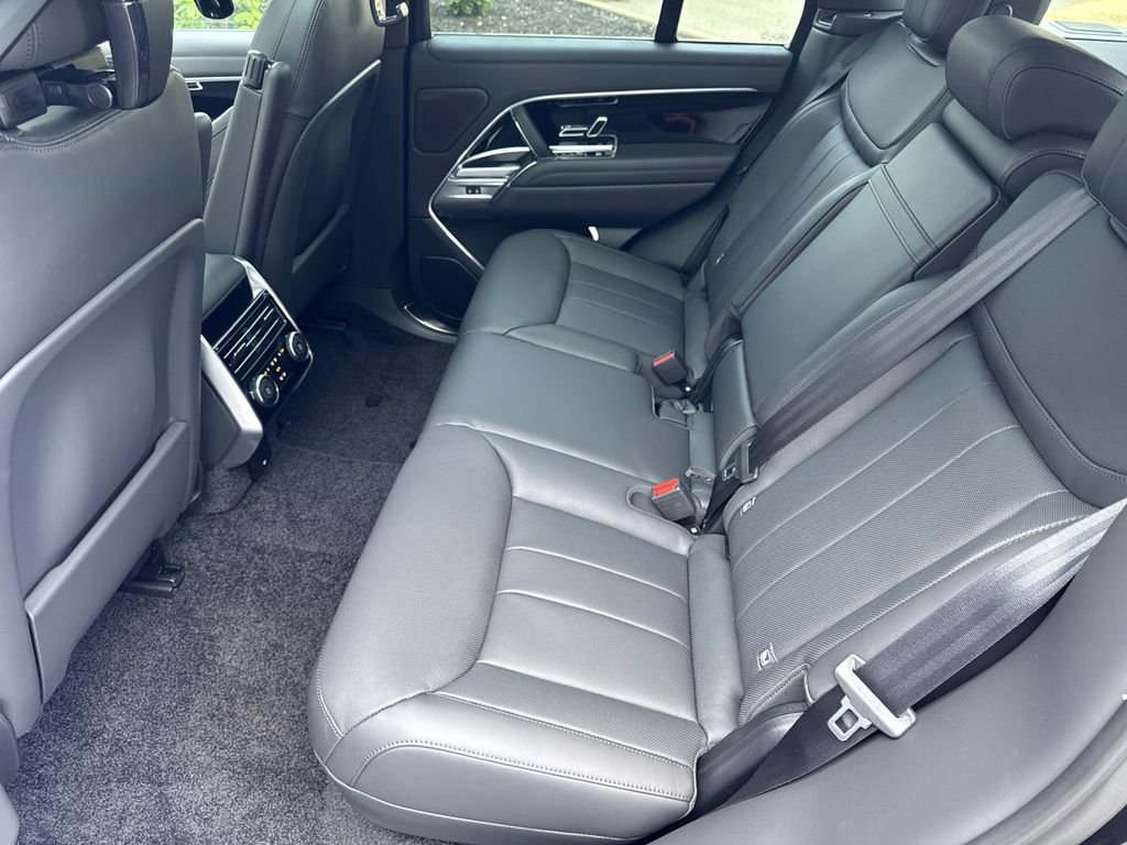 2026 Land Rover Range Rover SE - Photo 16