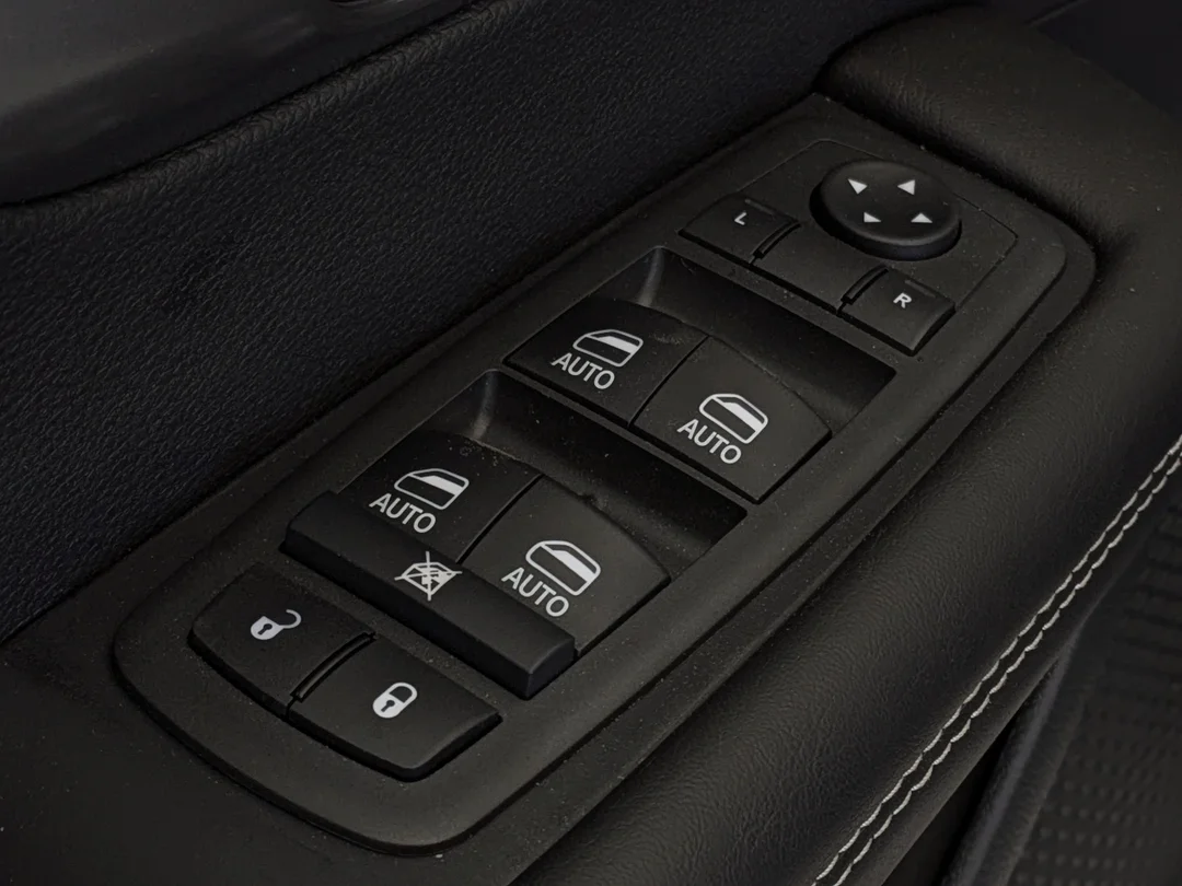 New 2026 White Chrysler Select - - AWD - 3.6L Pentastar V6 - Adaptive Cruise Control - Blind Spot Monitor & More! image 12