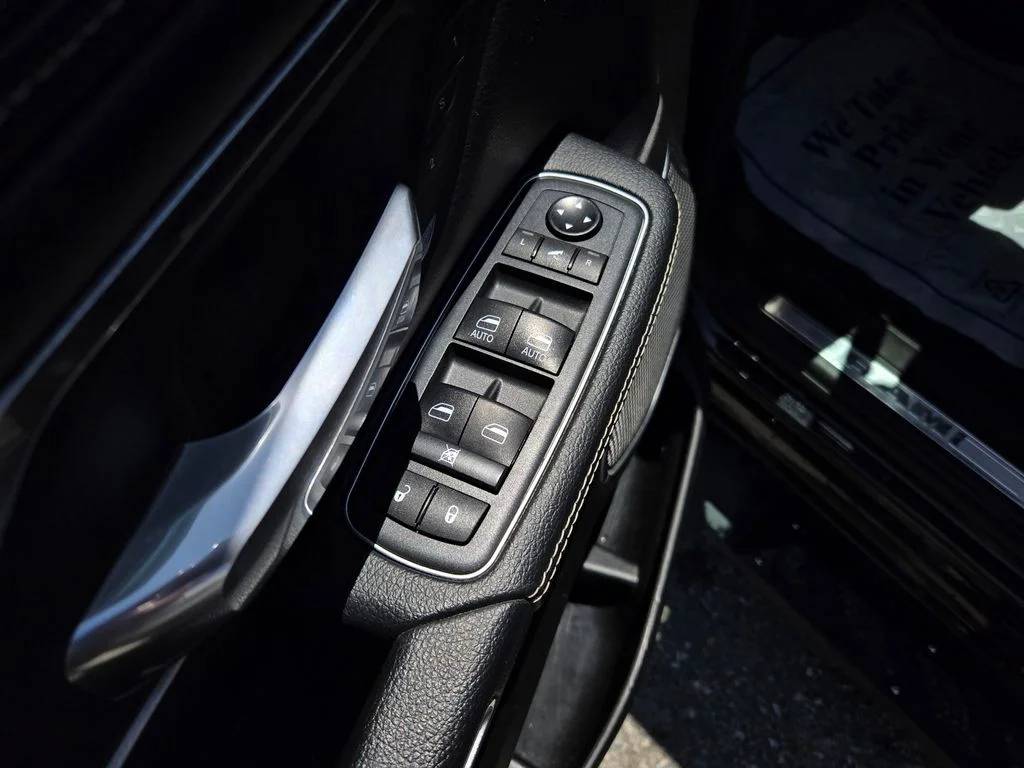 Used 2020 Black Ram Laramie image 13
