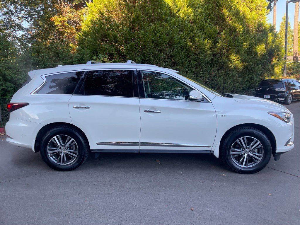 Used 2020 Majestic White INFINITI LUXE image 3