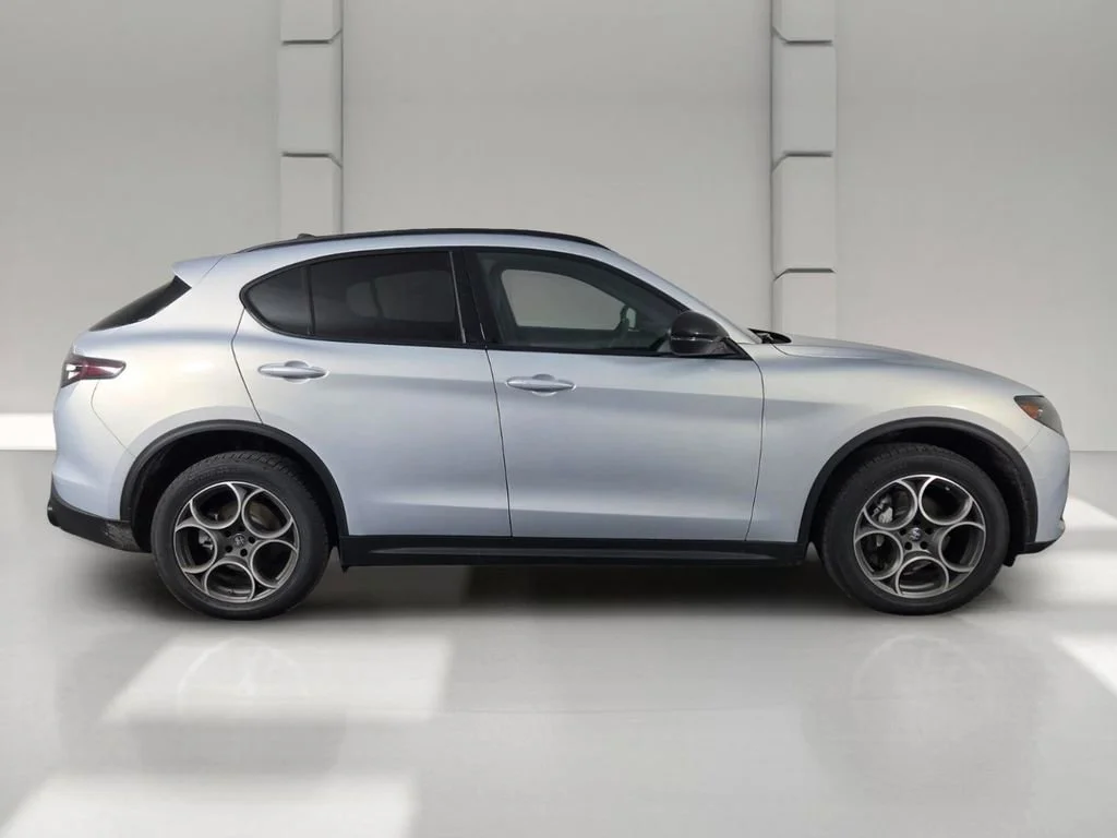 New 2026 Moonlight Gray Metallic Alfa Romeo Base image 5