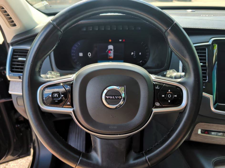 Used 2023 Onyx Black Metallic Volvo Ultimate image 18