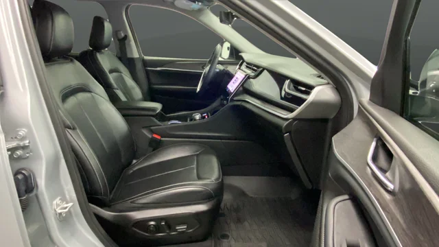 Used 2024 Silver Jeep 4xe image 22