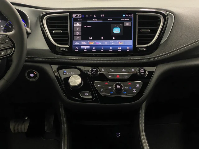 2026 Chrysler Pacifica Limited - Photo 9