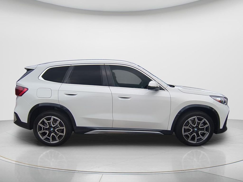 New 2026 Alpine White BMW xDrive28i image 4