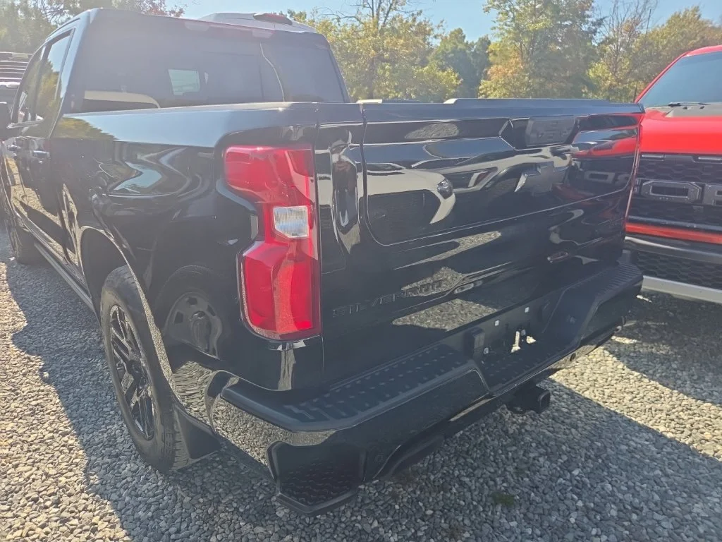 Used 2024 Black Chevrolet High Country image 4