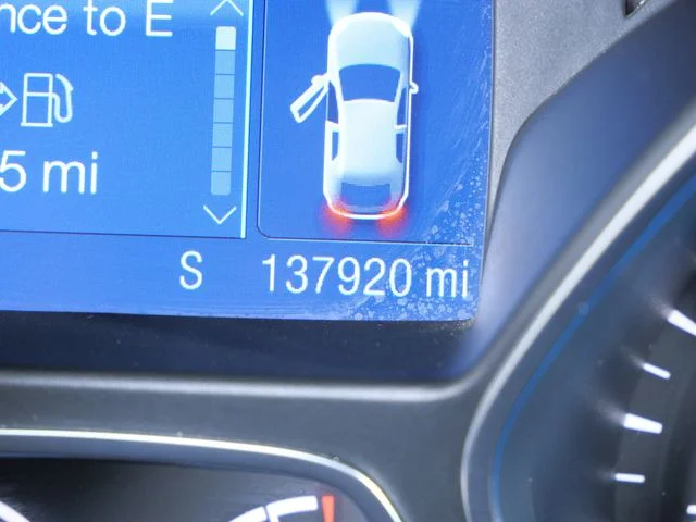 Used 2015 Orange Ford SE image 31