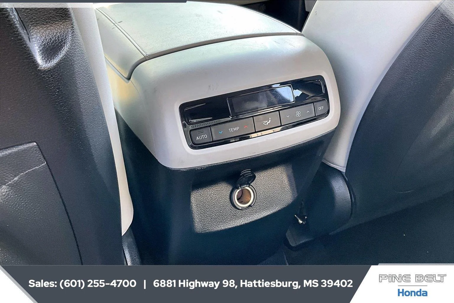 Used 2025 Abyss Black Pearl Hyundai SEL image 25