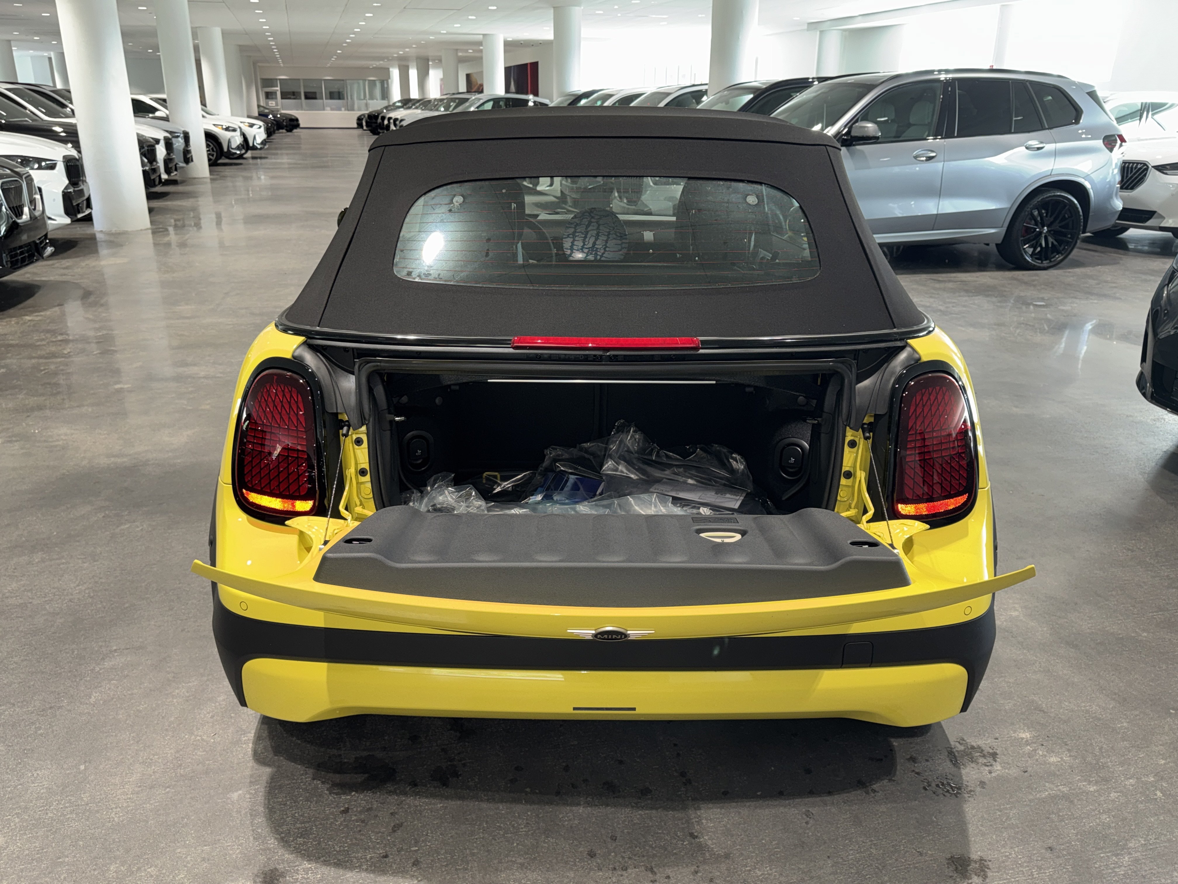 New 2026 Yellow MINI Signature Plus image 11