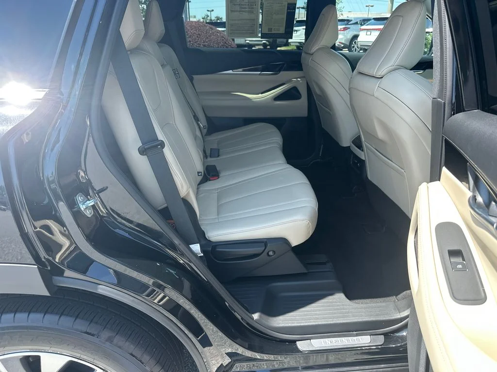 Used 2024 Black INFINITI PURE image 13