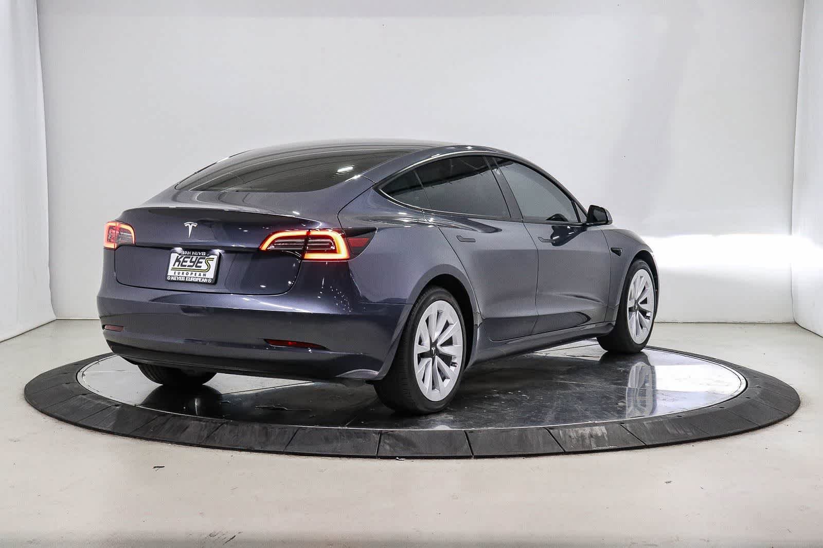 Used 2023  Tesla  image 4
