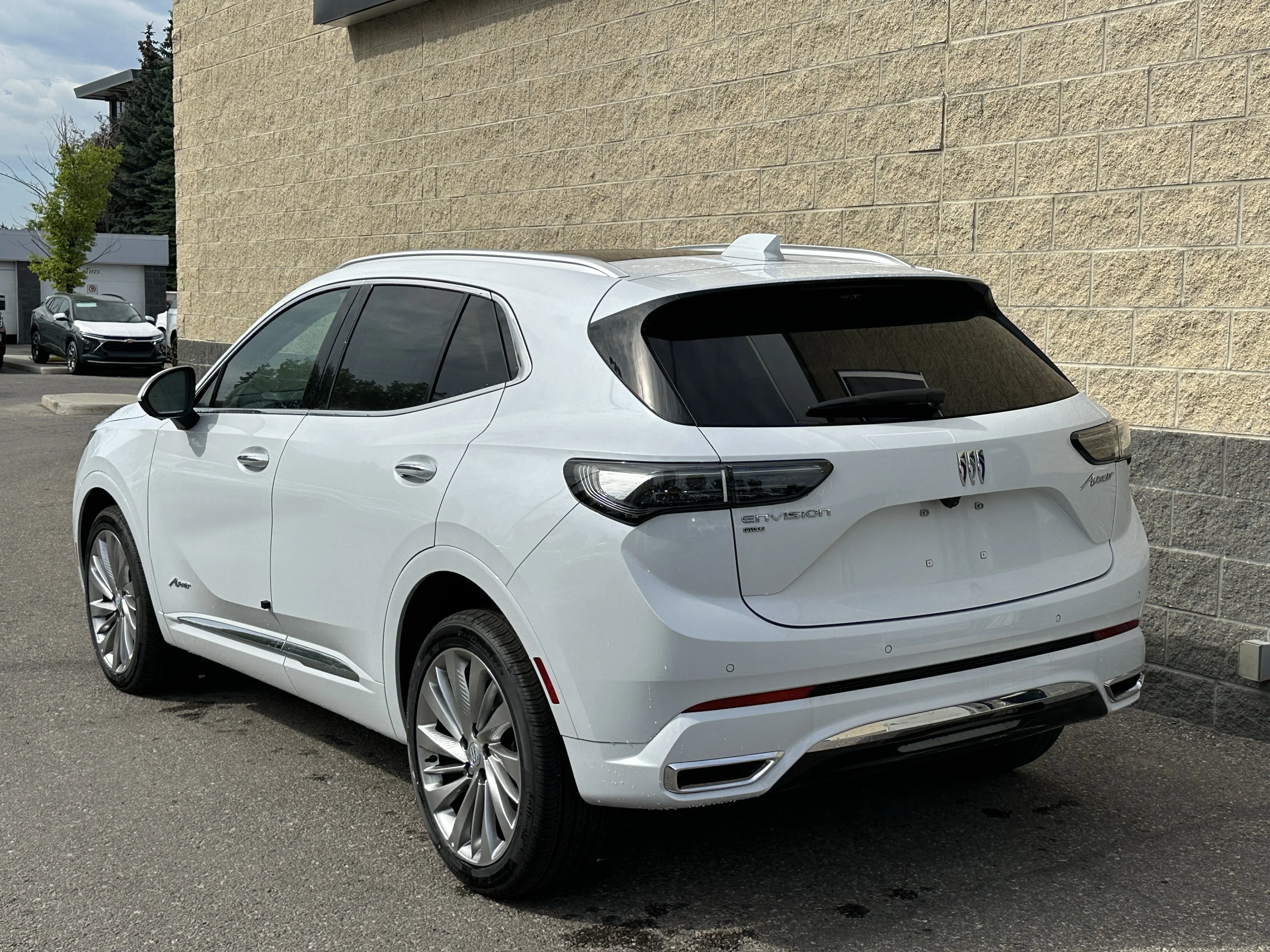New 2026 Iridescent White Tricoat Buick Avenir image 4