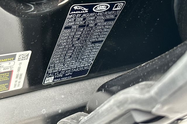 New 2026 Santorini Black Land Rover Dynamic SE image 27