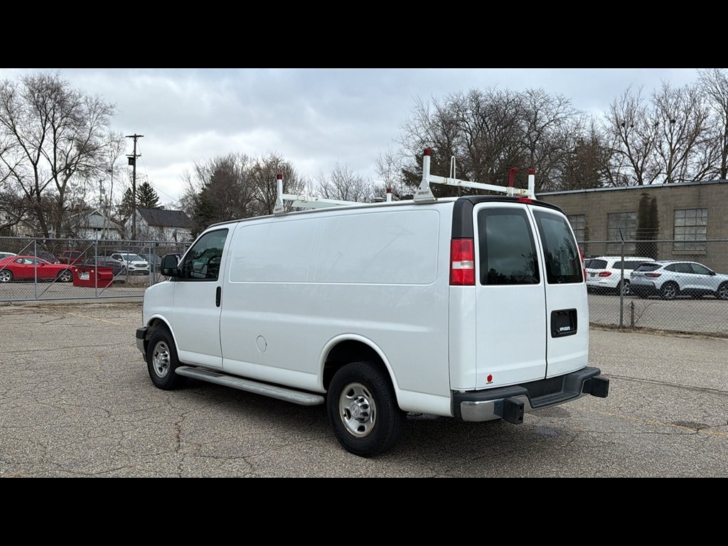 View vehicle photo 4