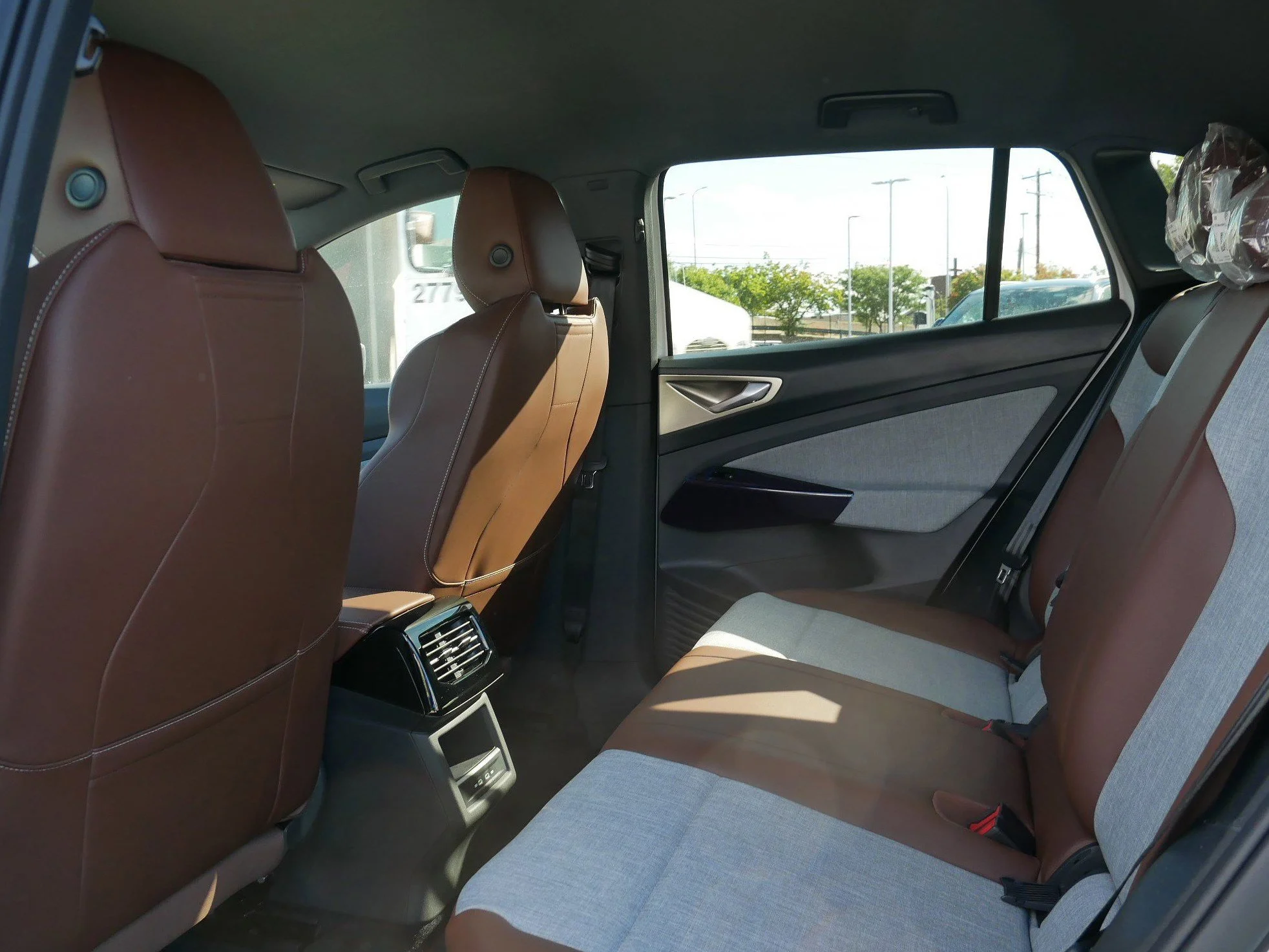 New 2025 Opal White Pearl Volkswagen Pro image 5