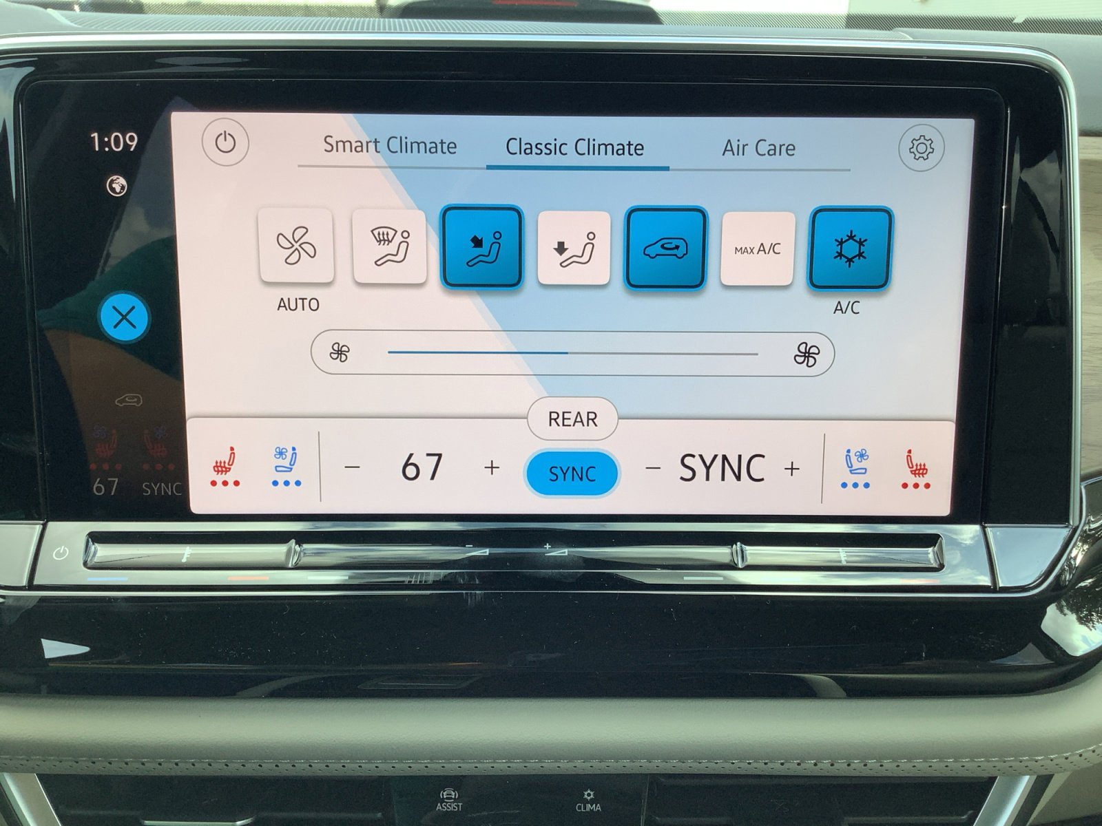 New 2026 Pure Gray Volkswagen 2.0T SE w/Technology image 24