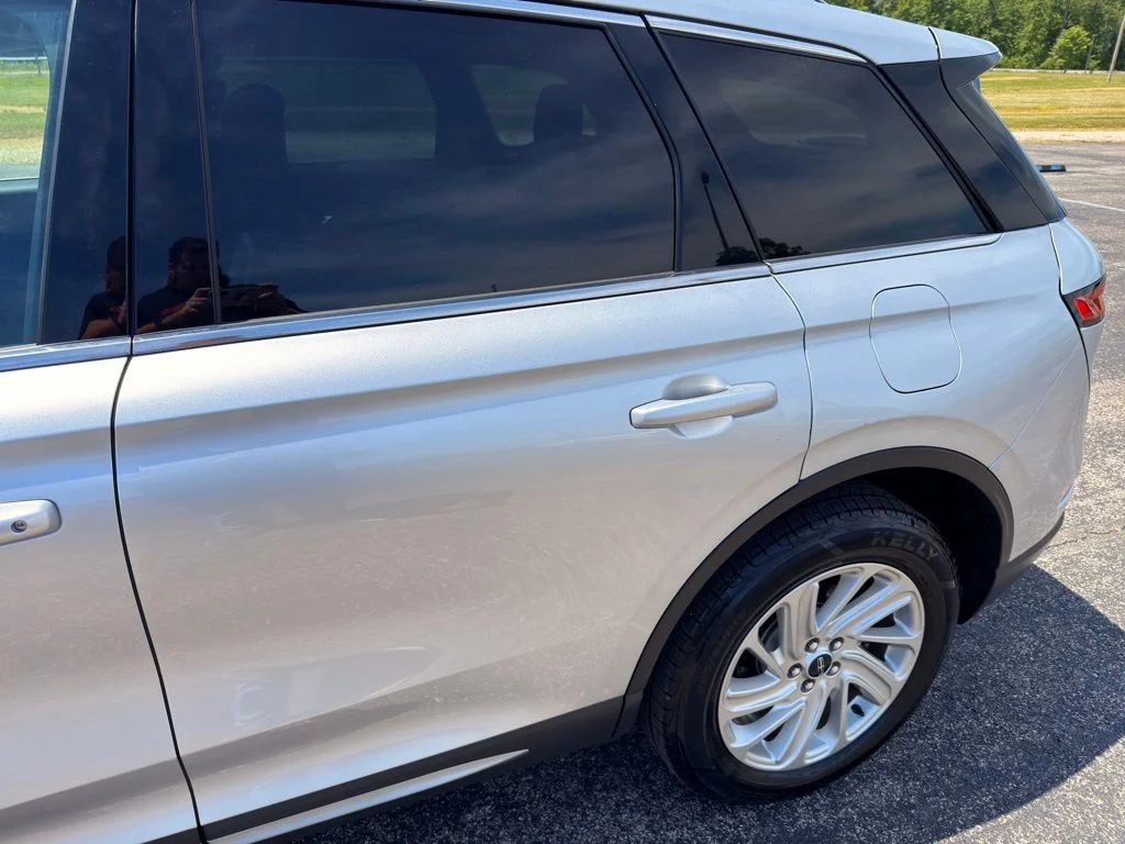 Used 2020 Silver Lincoln Standard image 16