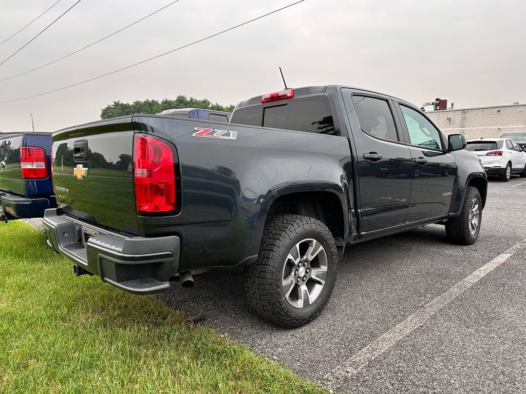 Used 2018 GRAPHITE METALLIC Chevrolet 4WD Z71 image 4