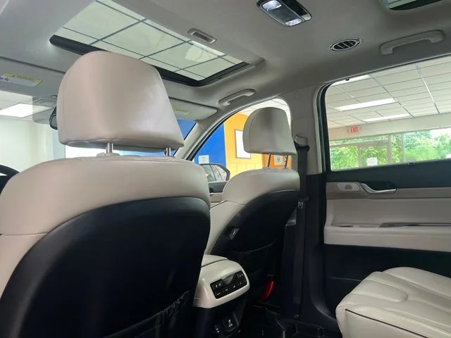 Used 2021 Black Hyundai Limited image 18