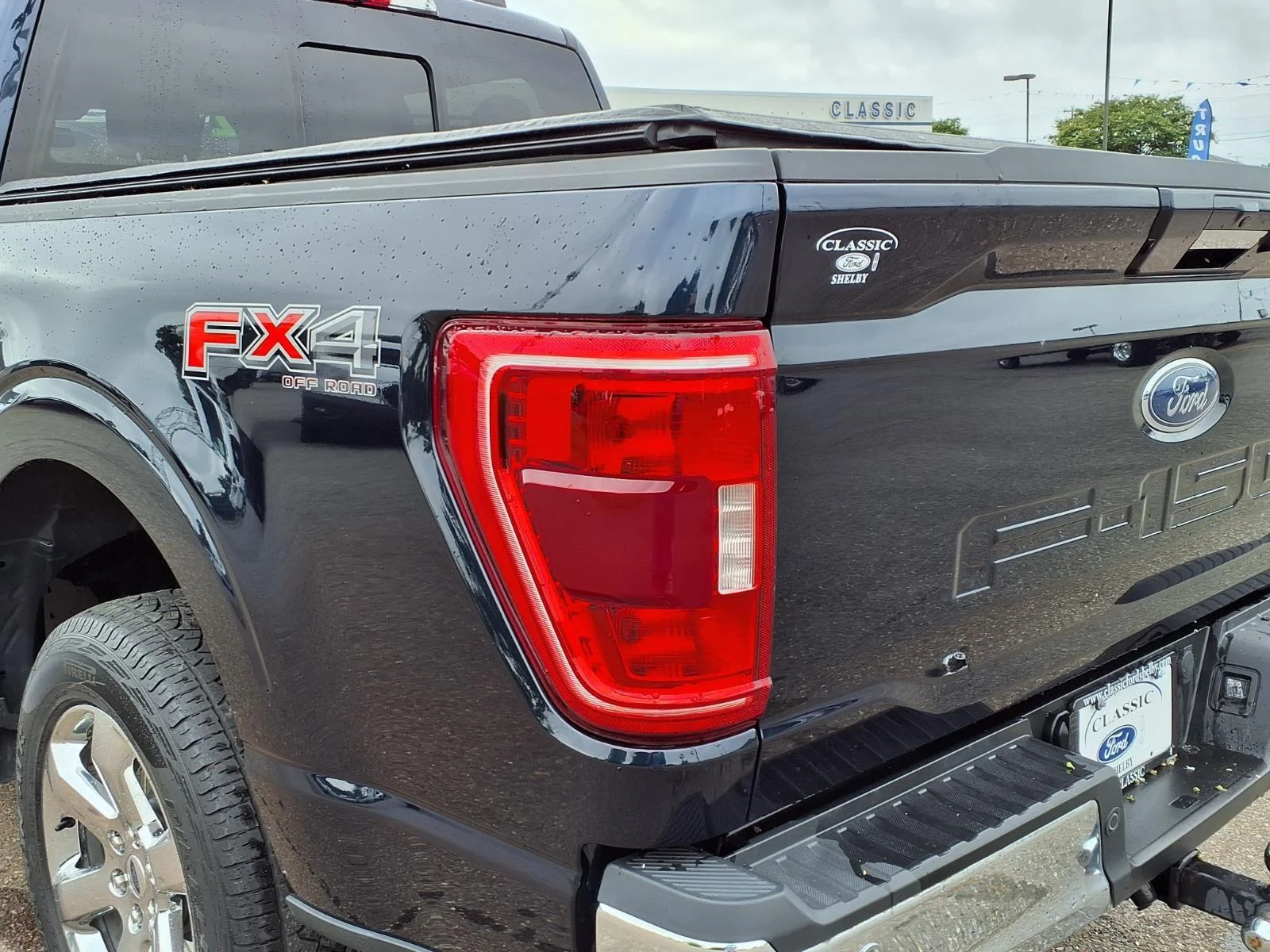 Used 2022 Antimatter Blue Metallic Ford XLT image 15