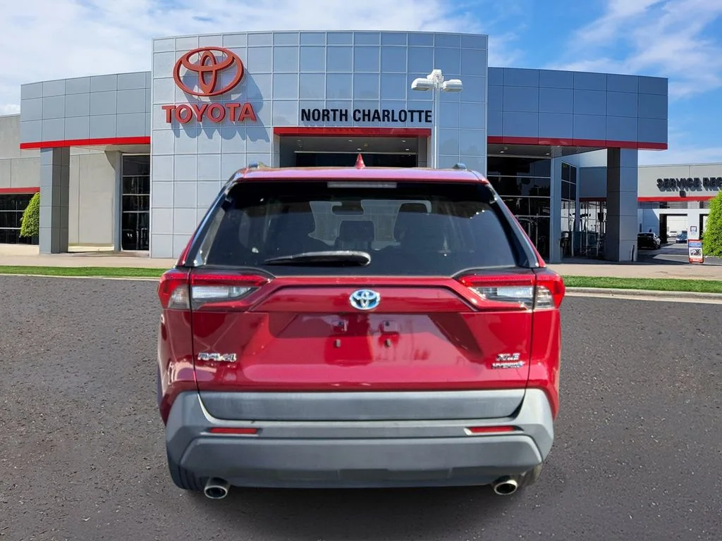 Used 2022 Red Toyota XLE Premium image 7