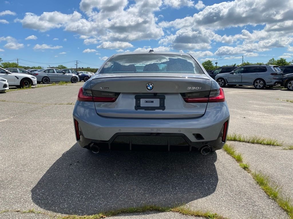 New 2026 Skyscraper Grey Metallic BMW 330i xDrive image 3