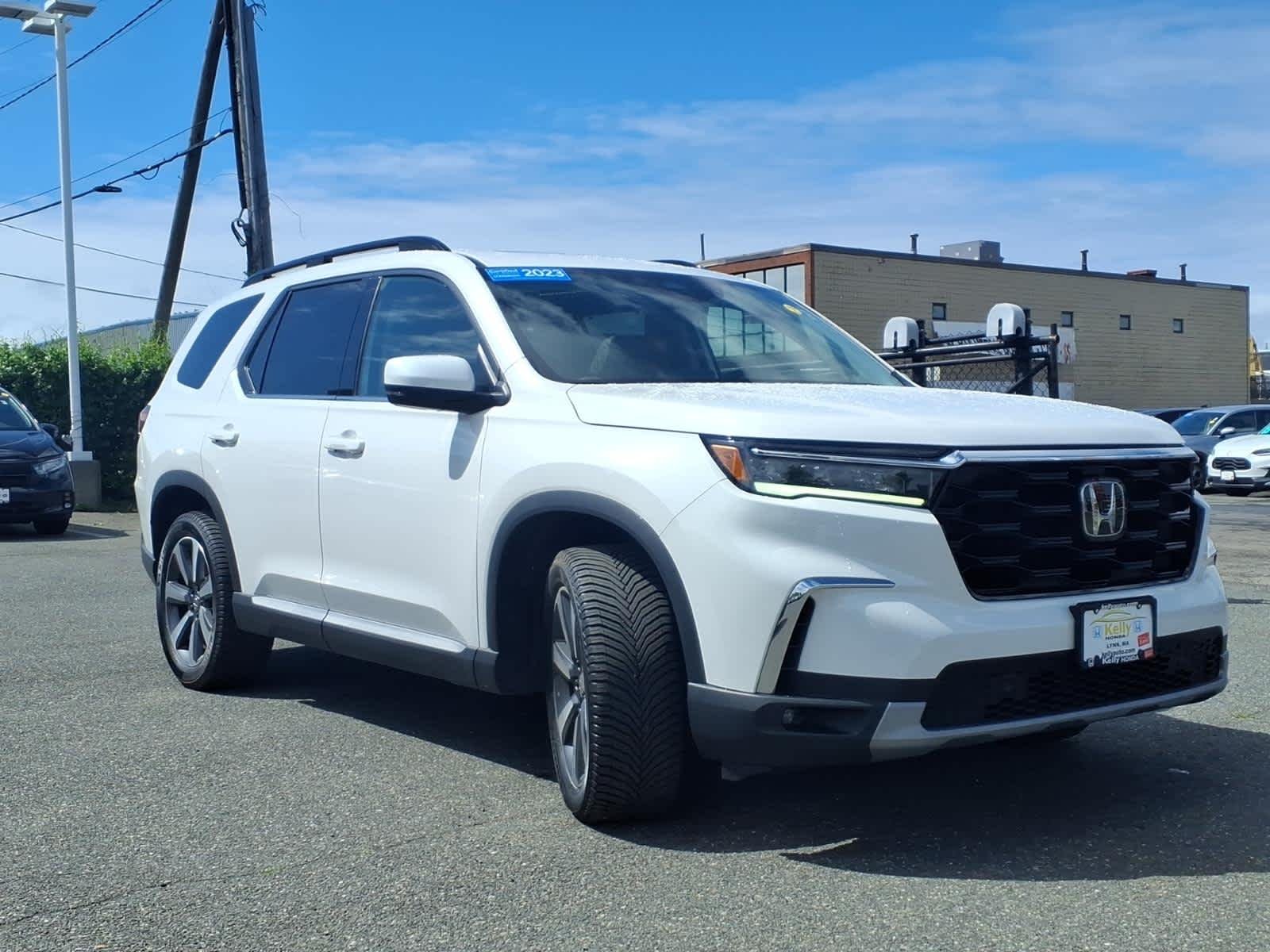 Certified Used 2023 Platinum White Pearl Honda Touring image 3