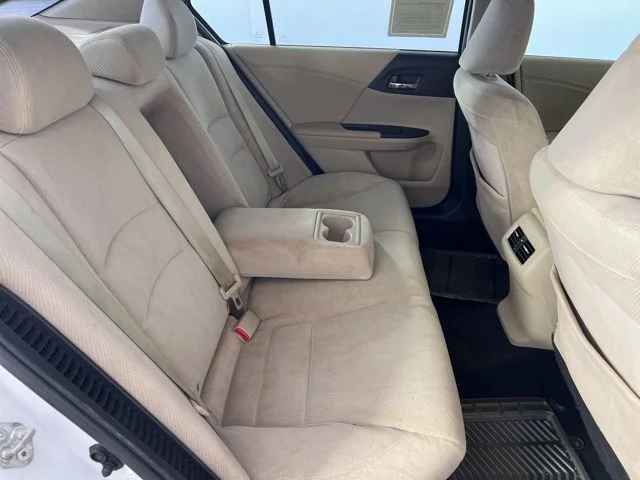 Used 2015 White Honda  image 16