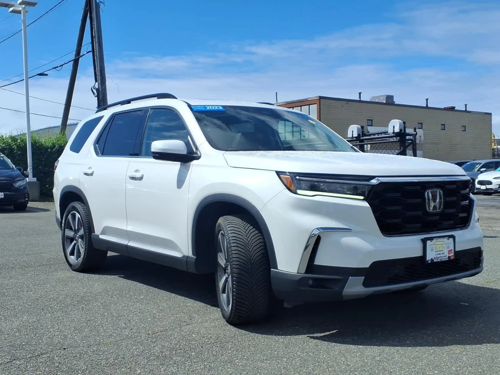 Certified Used 2023 Platinum White Pearl Honda Touring image 3