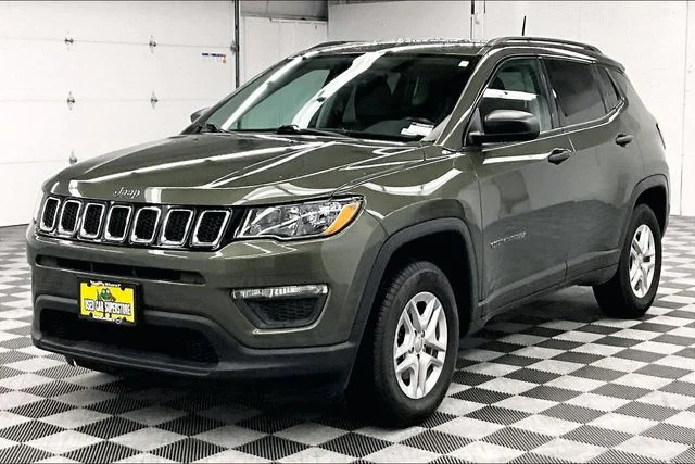 Used 2018 Olive Green Pearlcoat Jeep Sport image 11