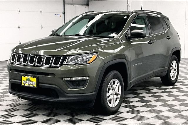 Used 2018 Olive Green Pearlcoat Jeep Sport image 12