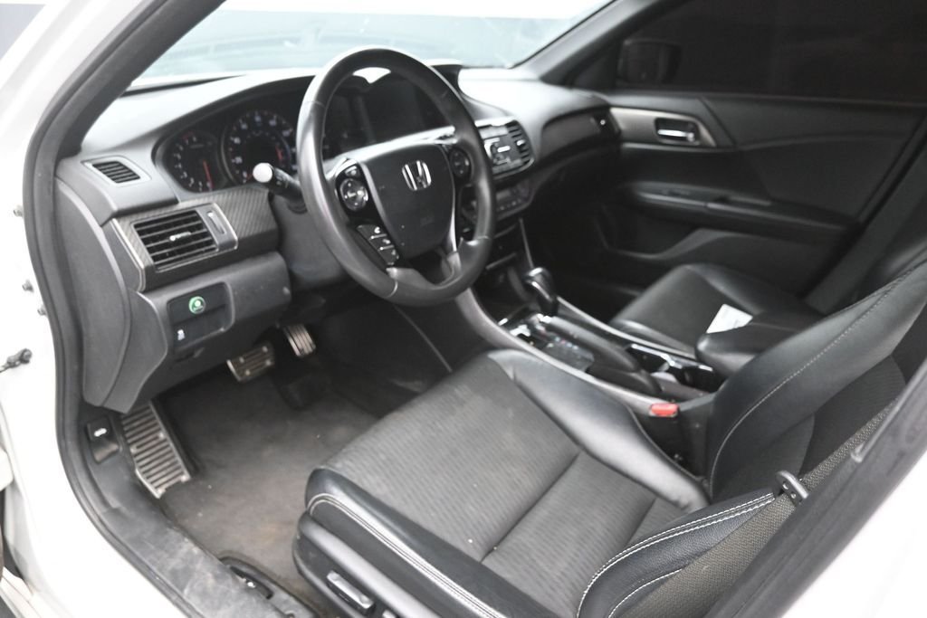 Used 2016  Honda Sport image 19