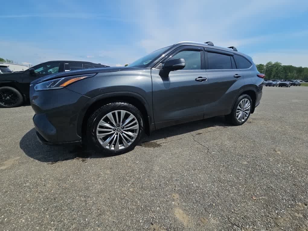 2023 Toyota Highlander Platinum