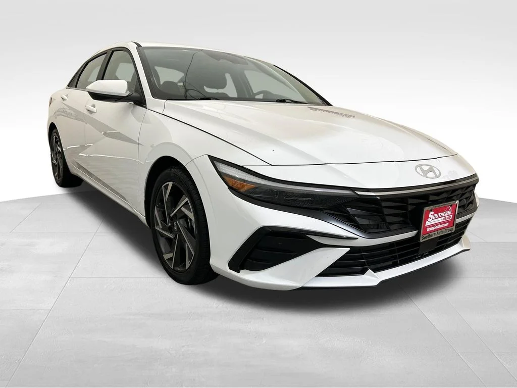 Used 2024 White Hyundai SEL image 8