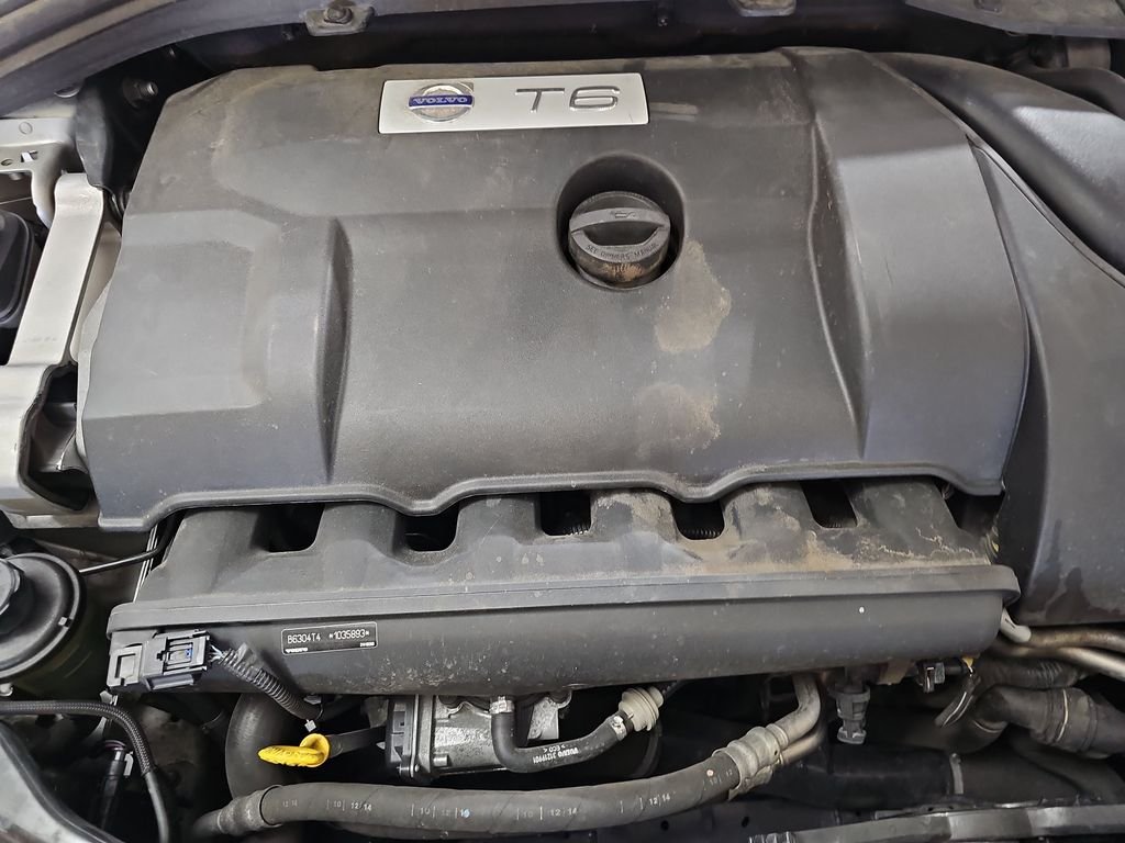 Used 2015 Silver Volvo T6 image 31