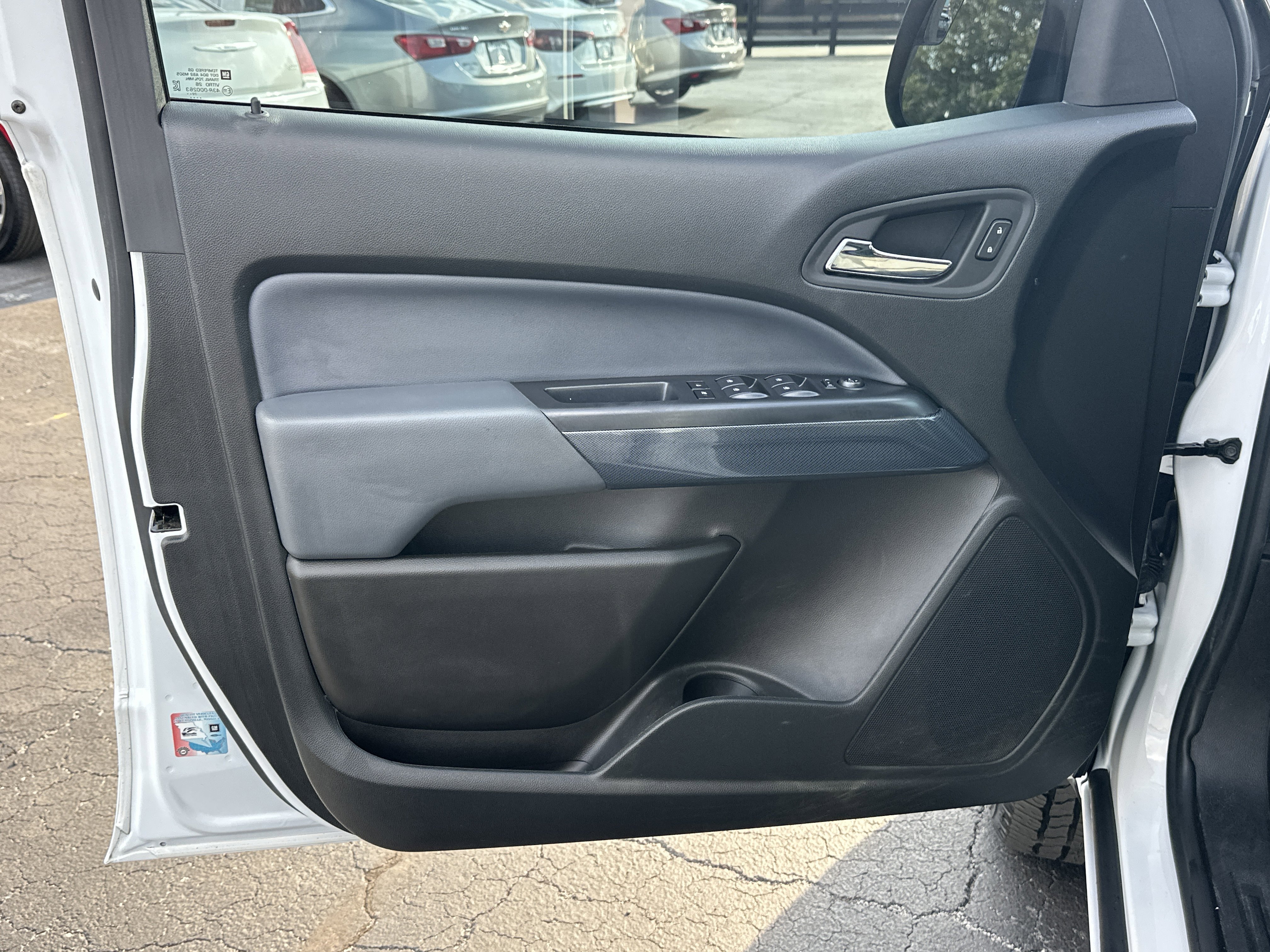 Used 2022 Summit White Chevrolet Z71 image 11