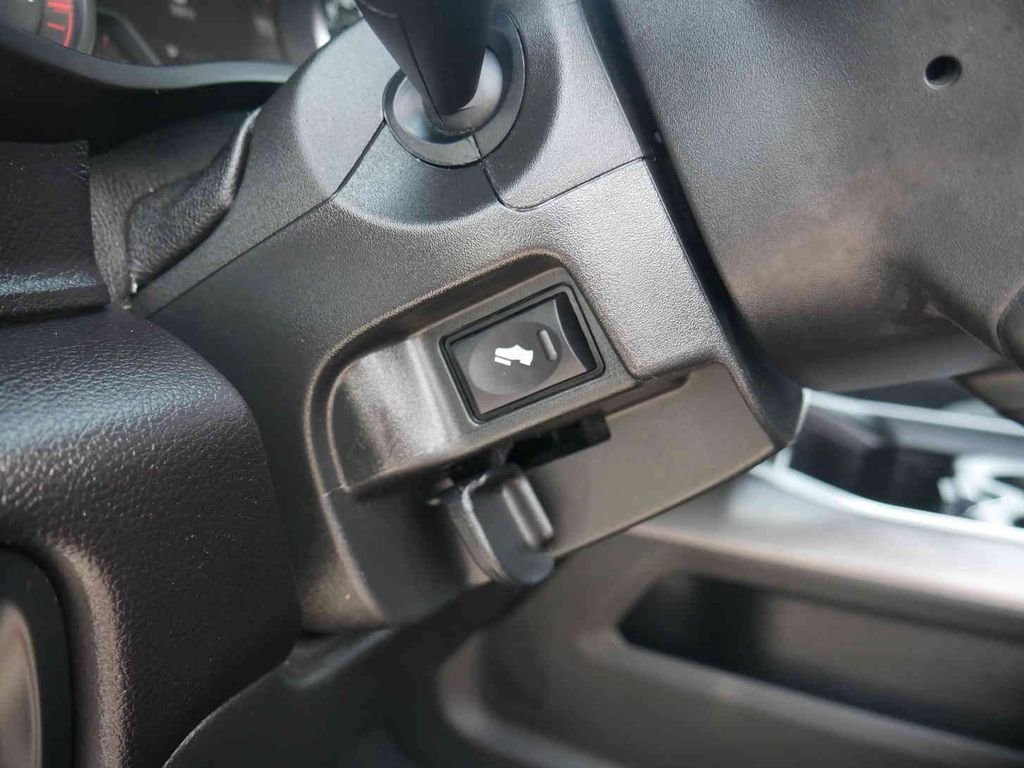 Used 2022 White Ram Big Horn image 34