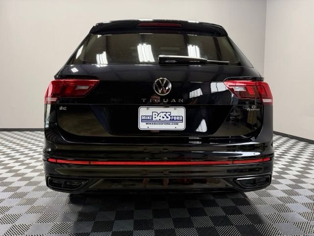 Certified Used 2022 Deep Black Pearl Effect Volkswagen 2.0T SE R-Line Black image 10