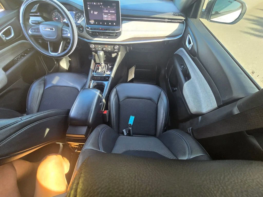 Used 2024 White Jeep Latitude image 14