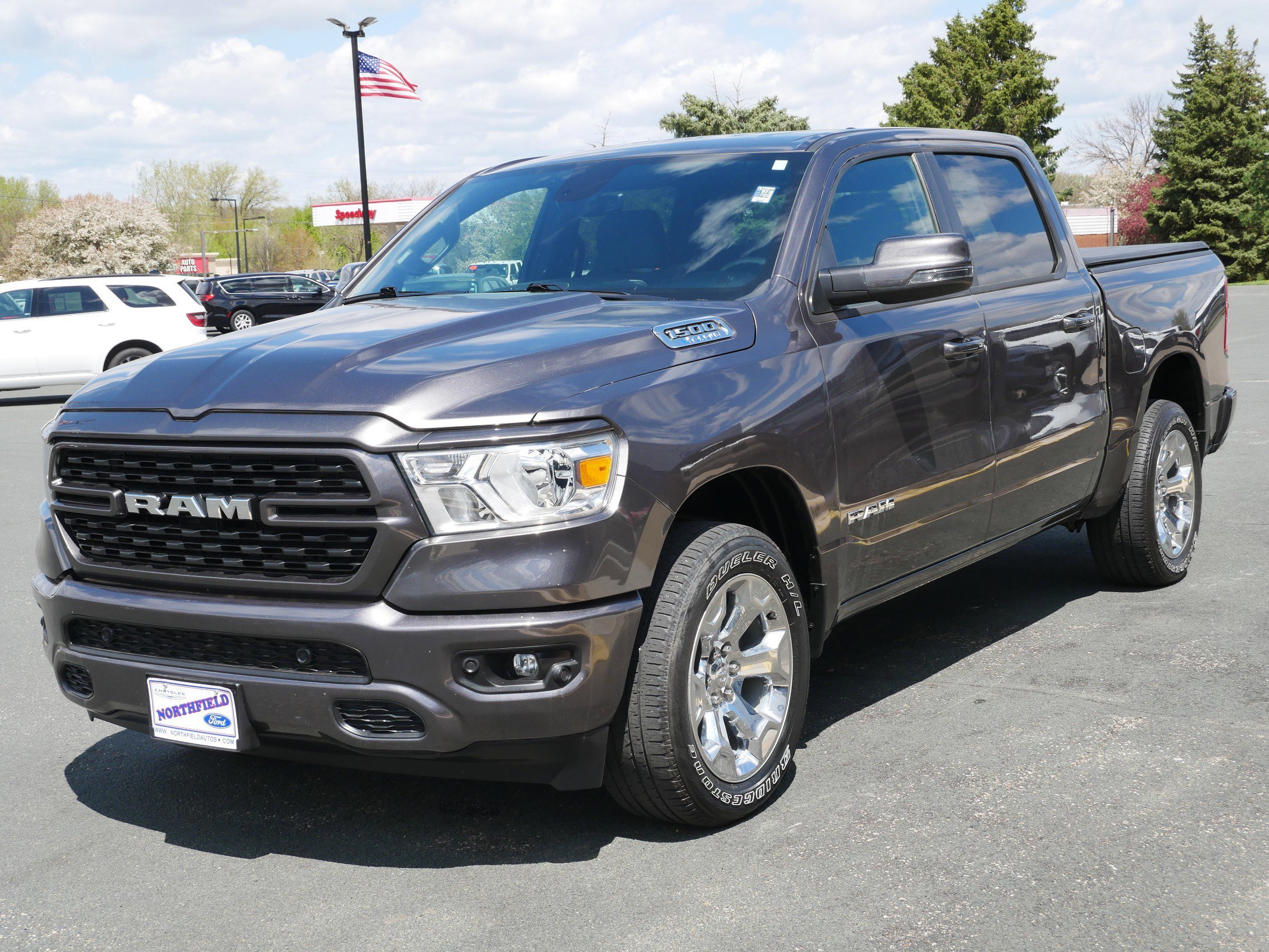 View vehicle photo 4