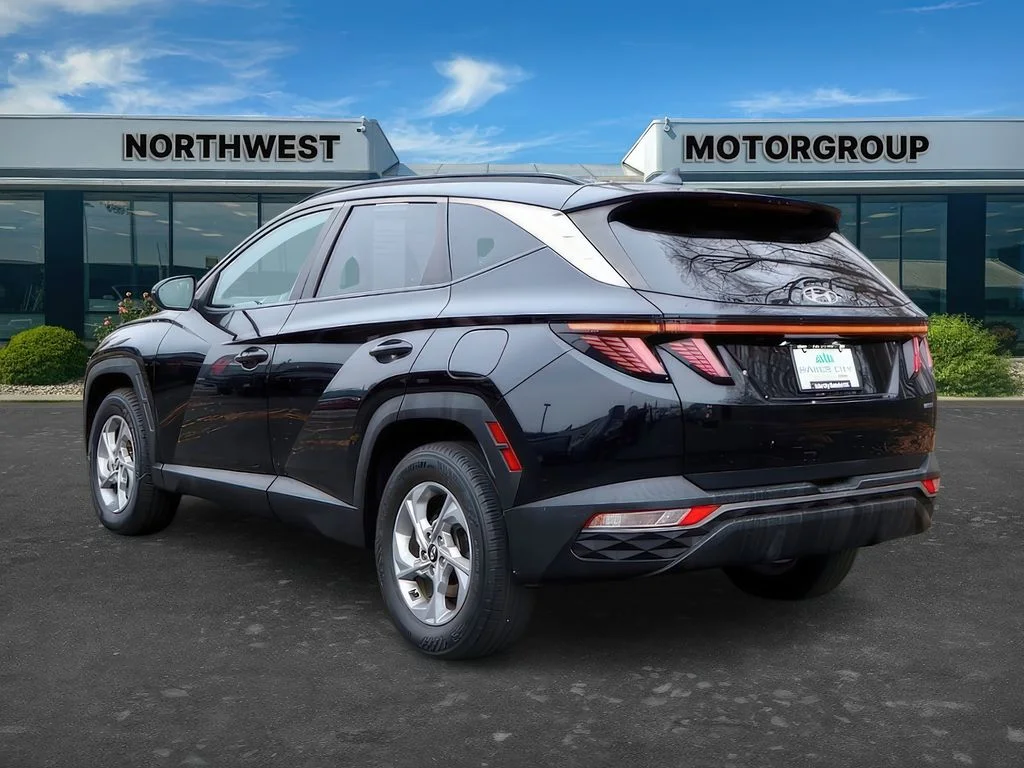 Used 2022 Phantom Black Hyundai SEL image 5
