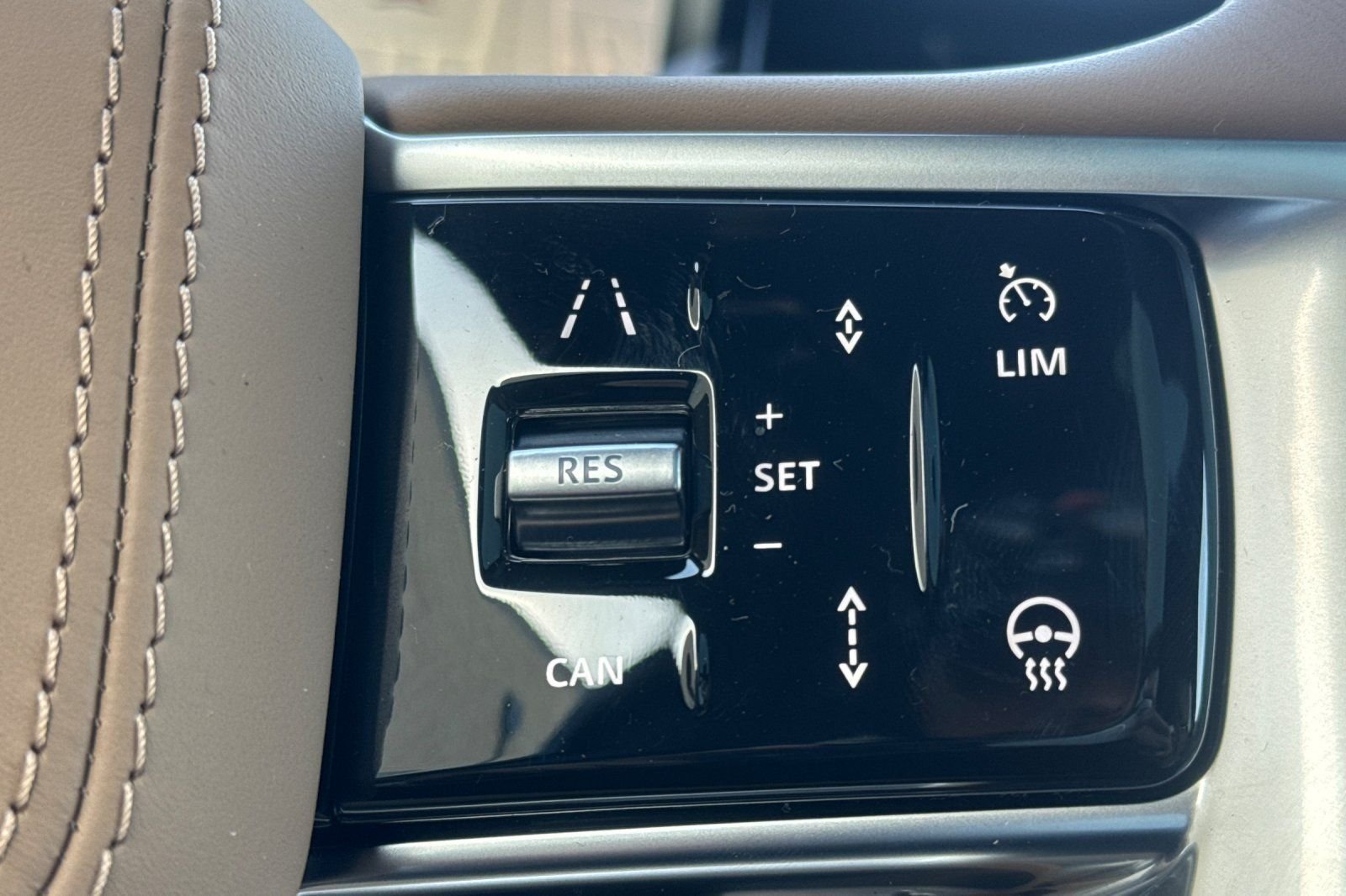 New 2026 Belgravia Green Land Rover SE image 29