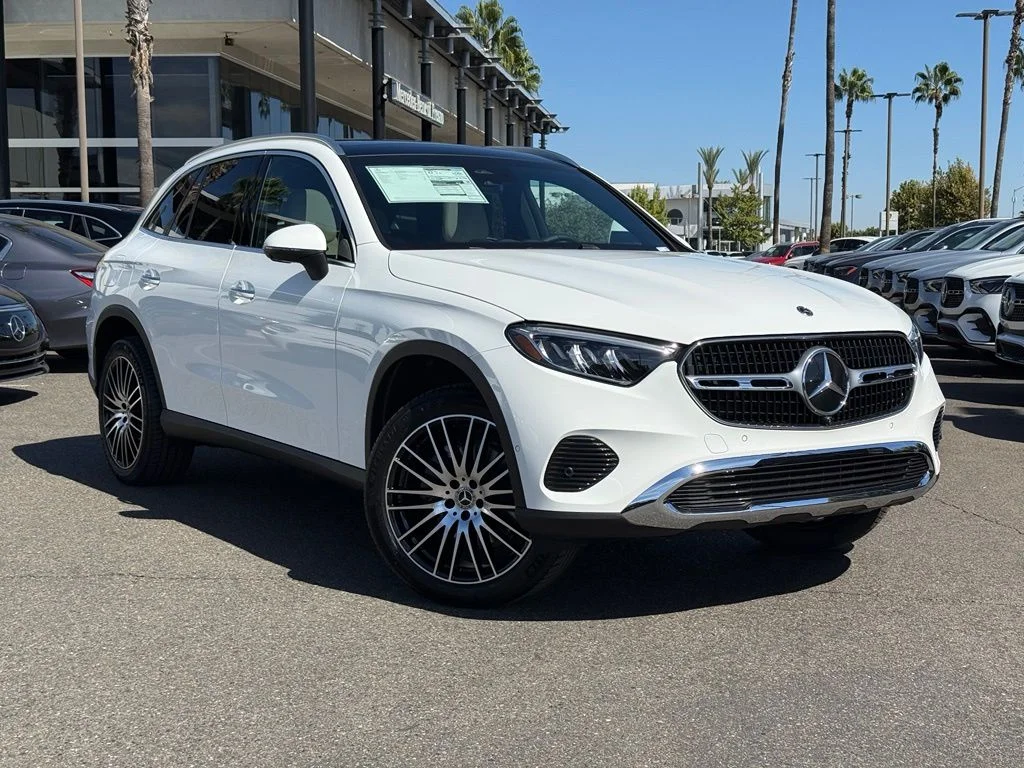 New 2027 White Mercedes-Benz GLC 300 image 1