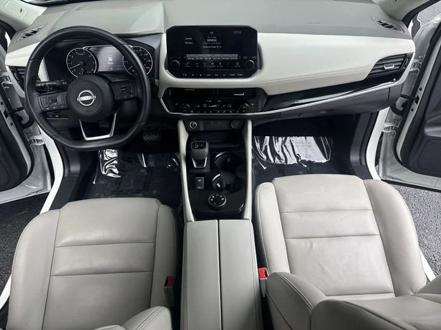 Used 2023 White Nissan SL image 9